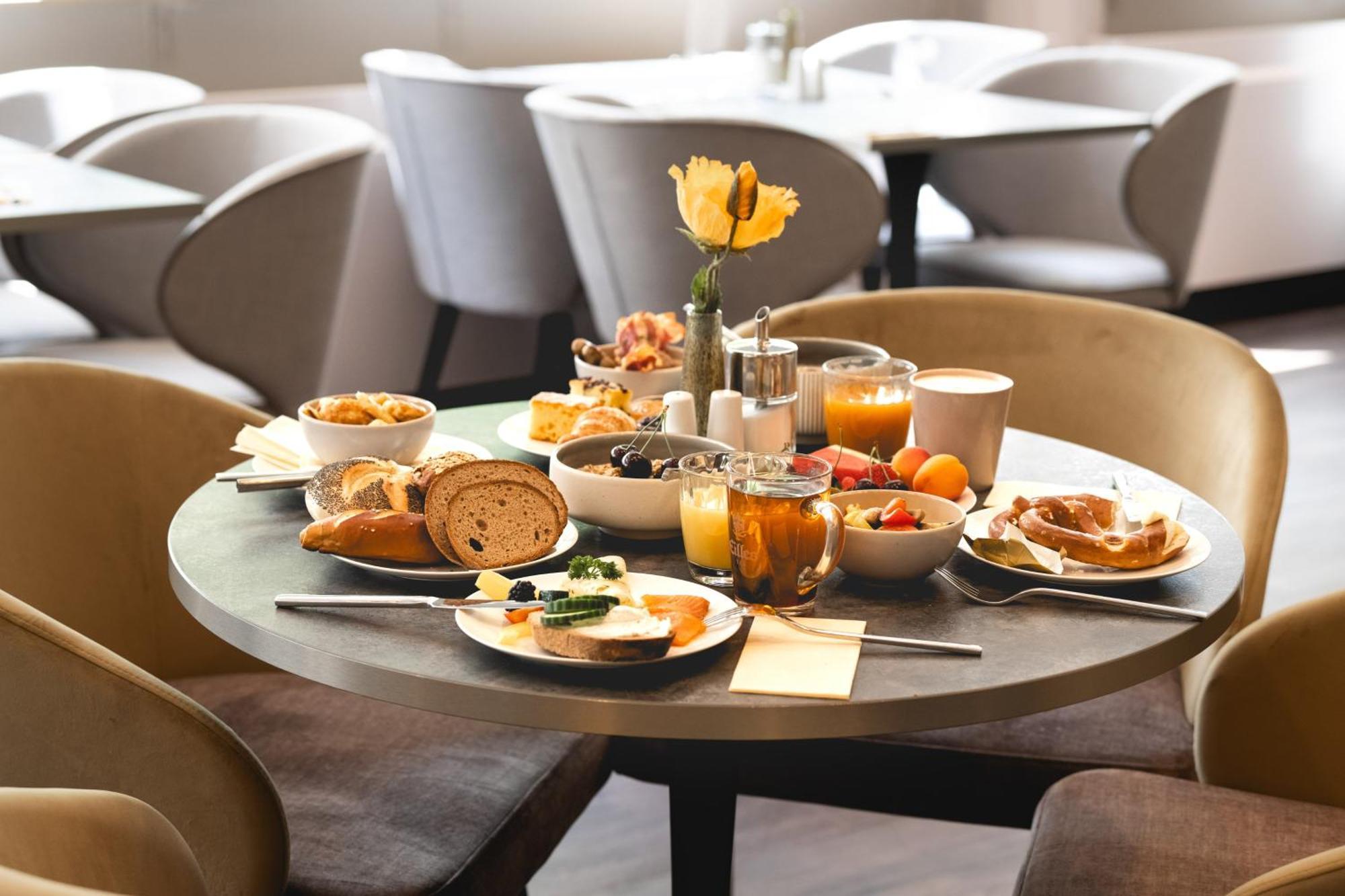 Leonardo Hotel Heidelberg City Center Bagian luar foto